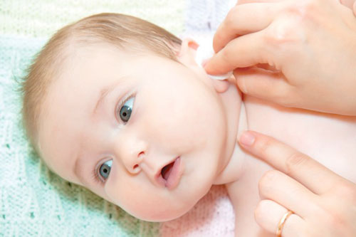 Почему у новорожденного кровит пупок на 2-3 неделе, и что делать родителям в такой ситуации?